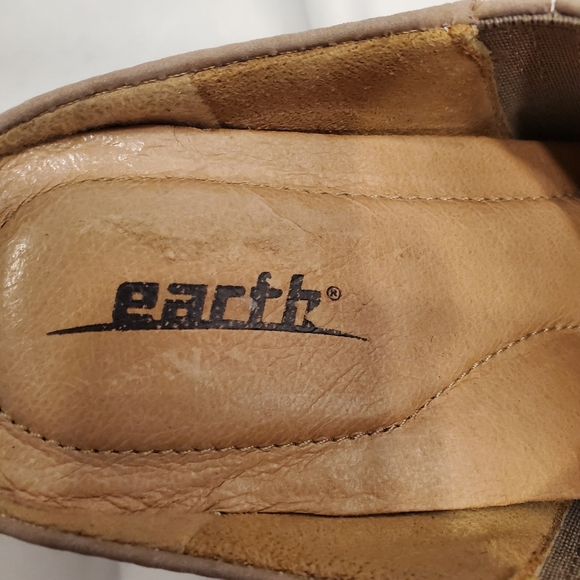 Earth Slide Shoe Taupe Suede 2" Stacked Block Heel Silver Studs on Front Size 8B - Picture 9 of 10